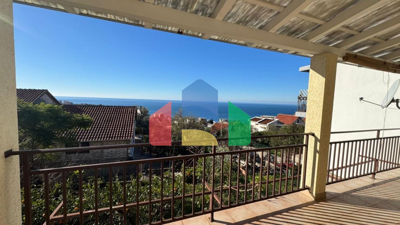 Двухэтажный легальный дом в Добра Вода