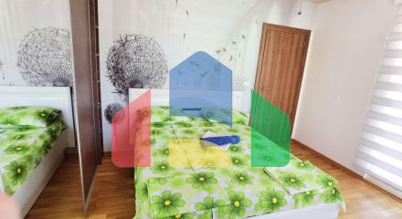 Двухкомнатная меблированная квартира с гаражом.