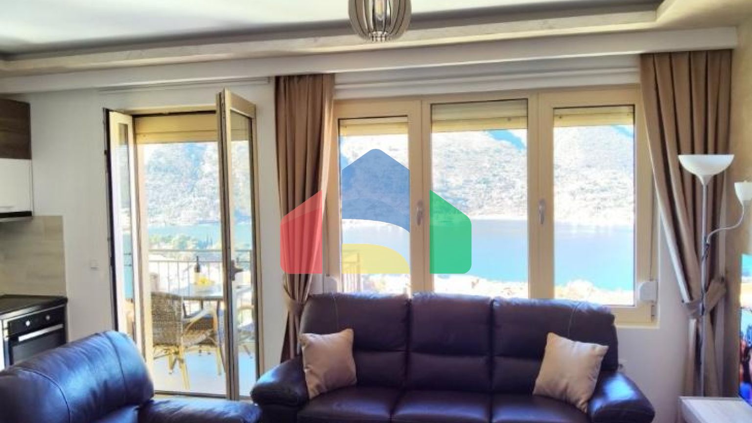 Двухкомнатная меблированная квартира с гаражом.