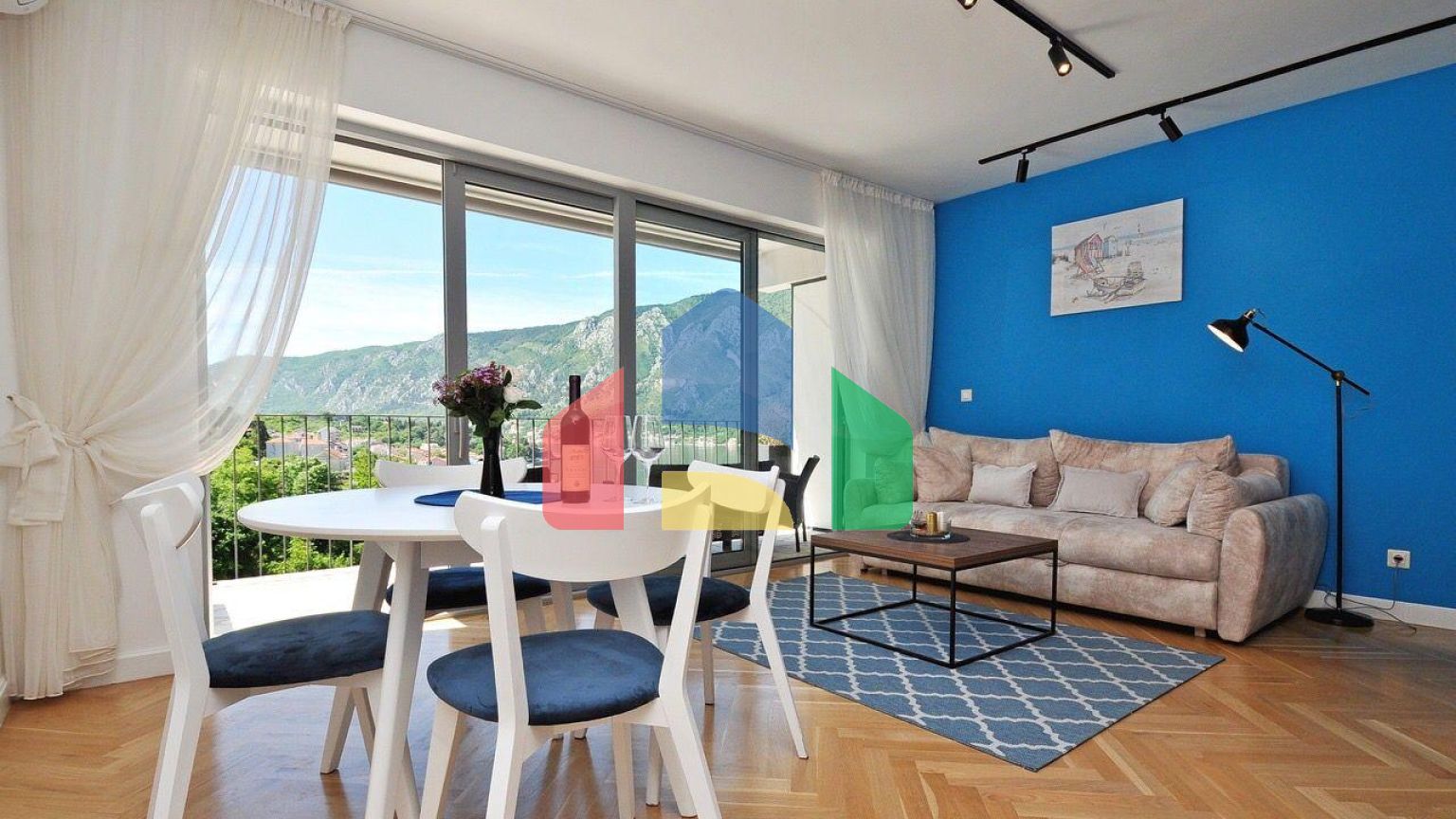 Функциональная видовая квартира в Доброте