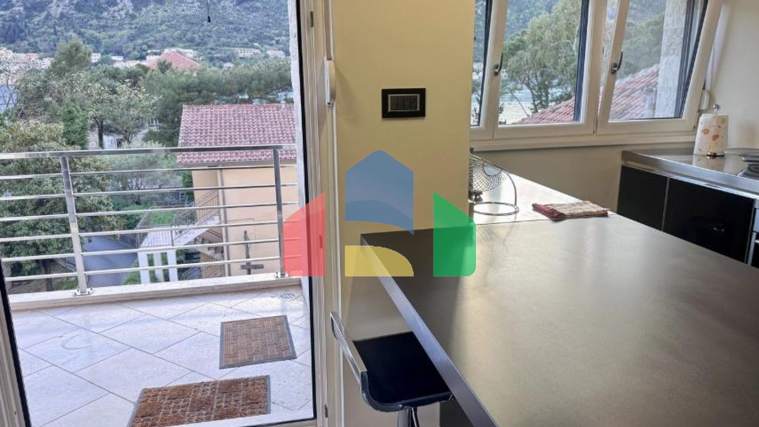 Роскошная двухуровневая квартира с видом на море Котор, район Доброта