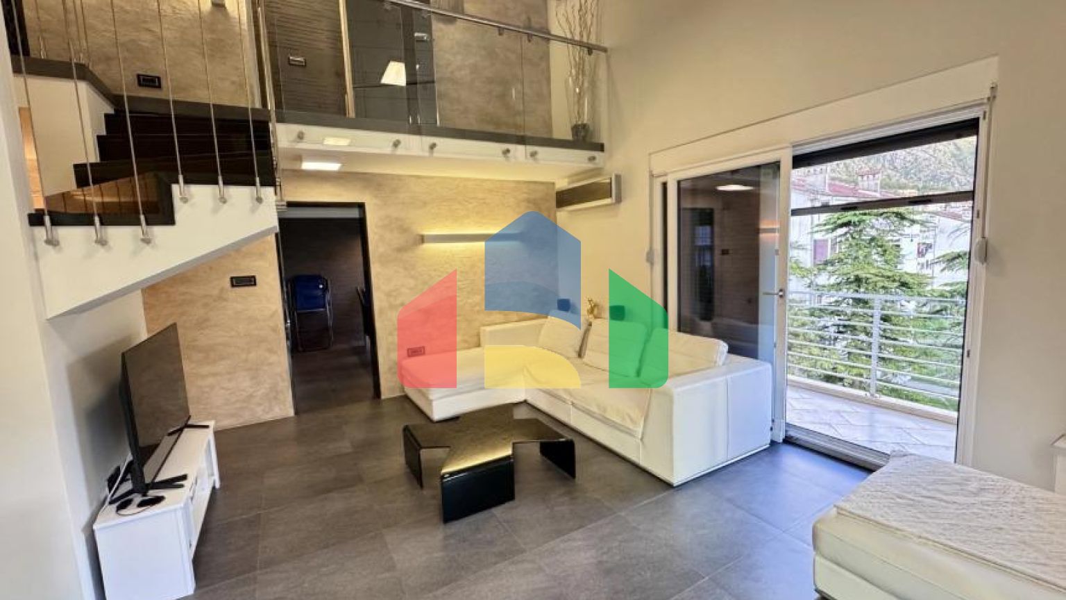 Роскошная двухуровневая квартира с видом на море Котор, район Доброта