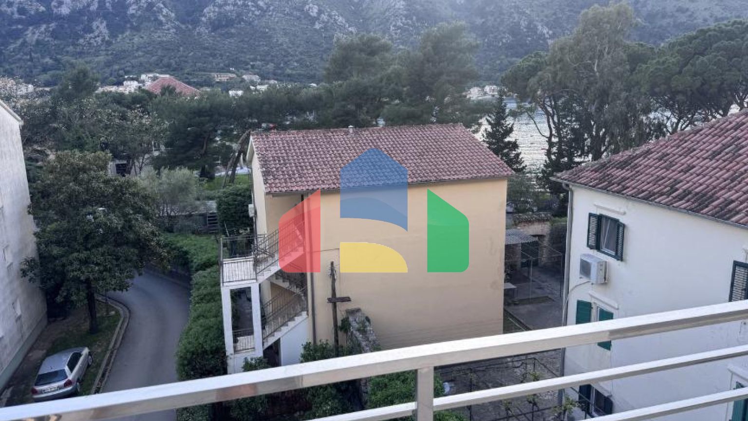 Роскошная двухуровневая квартира с видом на море Котор, район Доброта