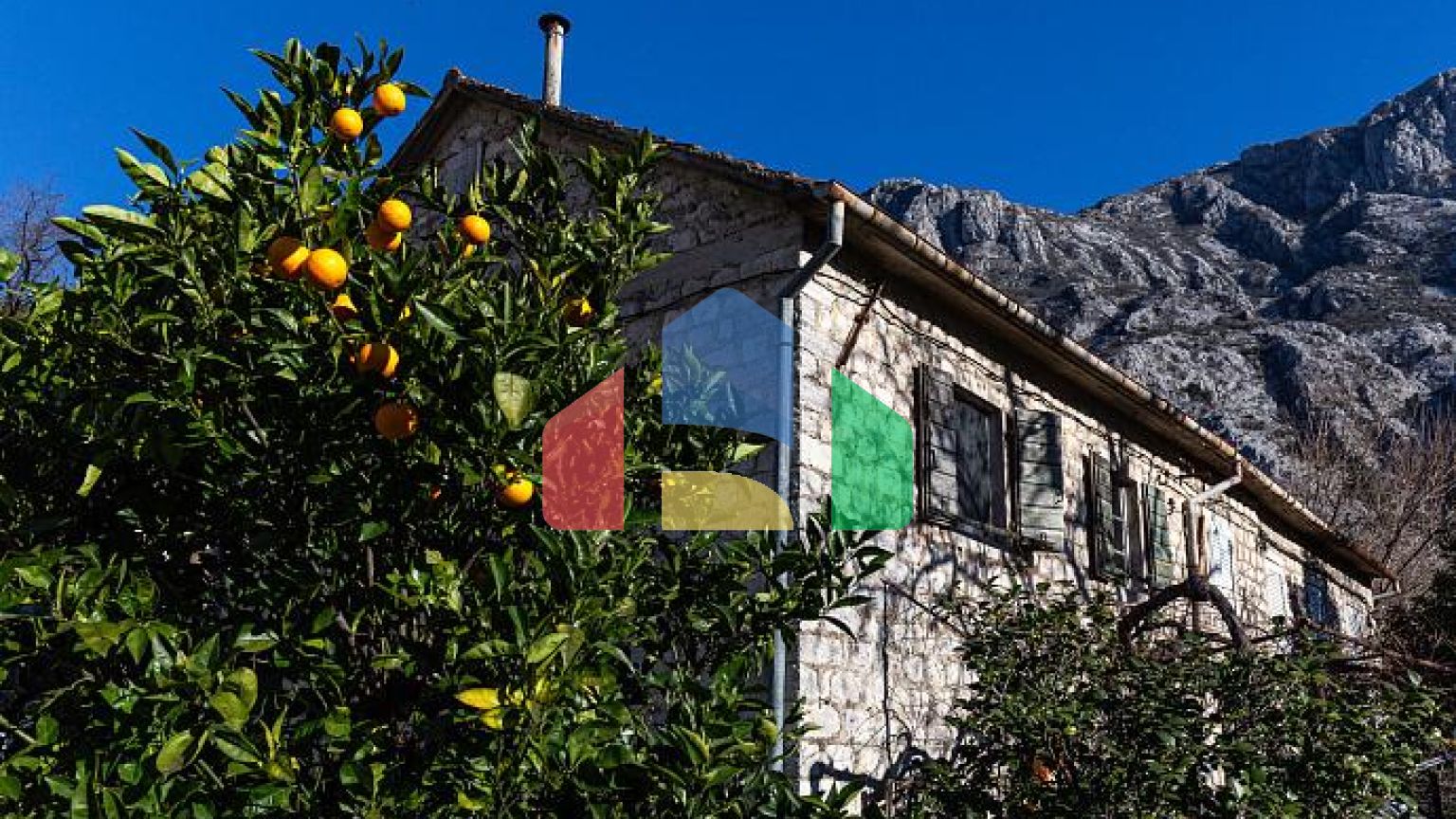 Продается – аутентичный каменный дом с панорамным видом на Бока-Которскую бухту