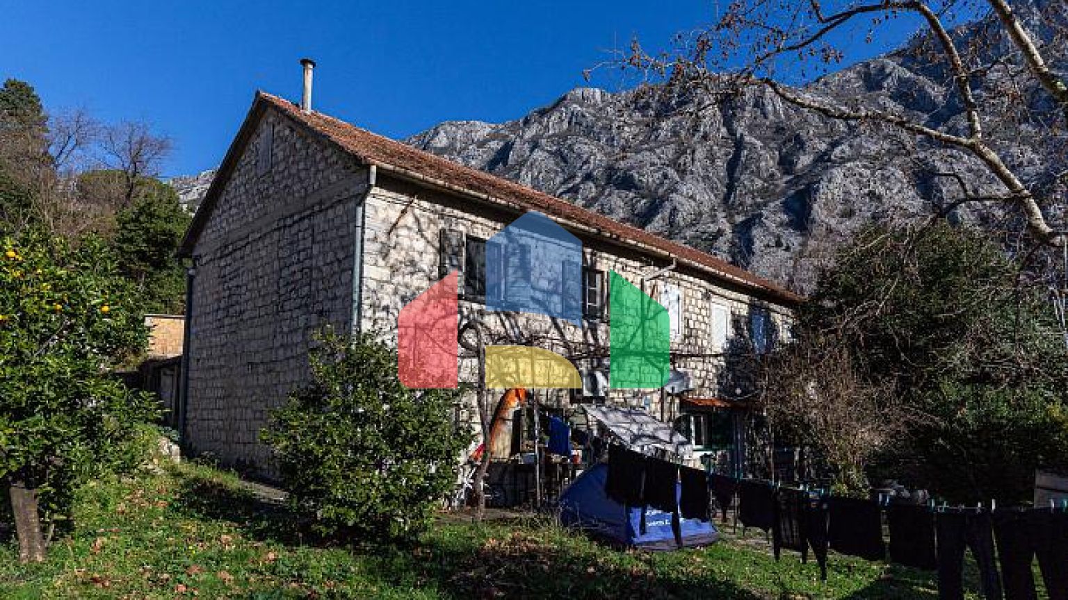 Продается – аутентичный каменный дом с панорамным видом на Бока-Которскую бухту