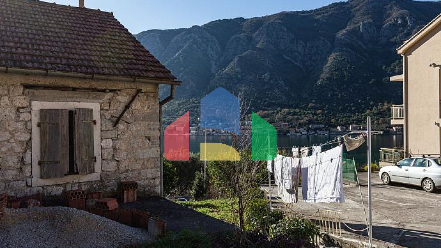 Продается – аутентичный каменный дом с панорамным видом на Бока-Которскую бухту