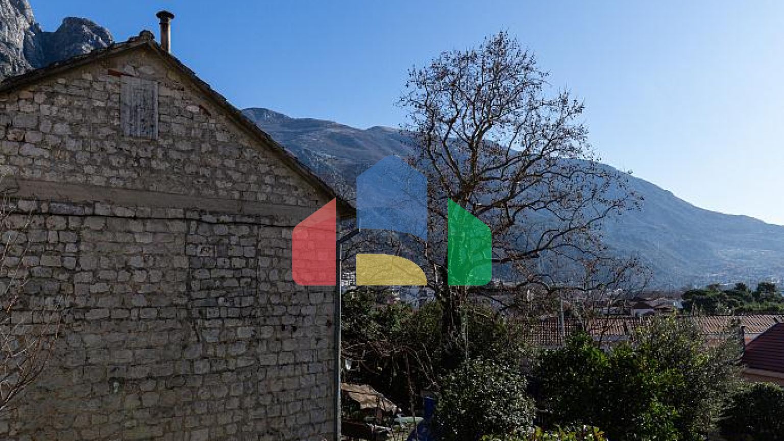 Продается – аутентичный каменный дом с панорамным видом на Бока-Которскую бухту