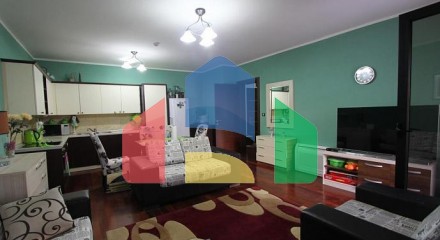 Apartment in a building with a pool 50 m from the sea