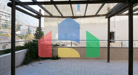 Квартира с двумя спальными комнатами и видом на море в Которе