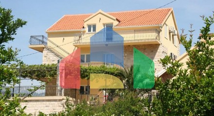 House in with pool in Dobrota