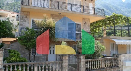 House in with pool in Dobrota