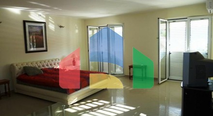 House in with pool in Dobrota
