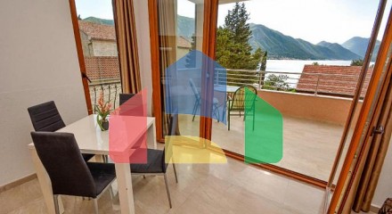 Hotel near the sea in Kotor