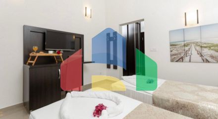 Продается дом с апартаментами в Герцег-Нови, Суторина