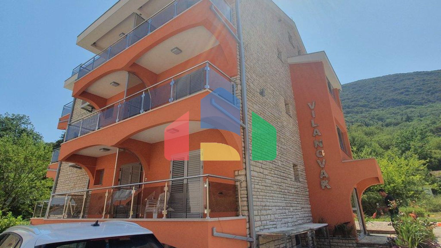 Продается дом с апартаментами в Герцег-Нови, Суторина