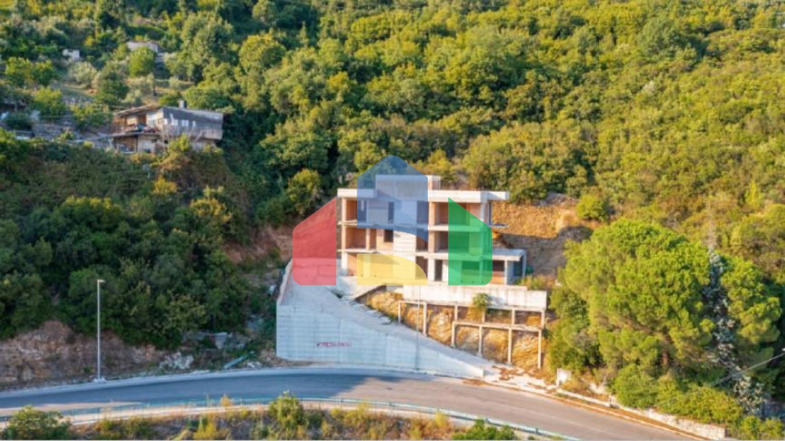 Недостроенная вилла в Херцег-Нови в 450 метрах от моря