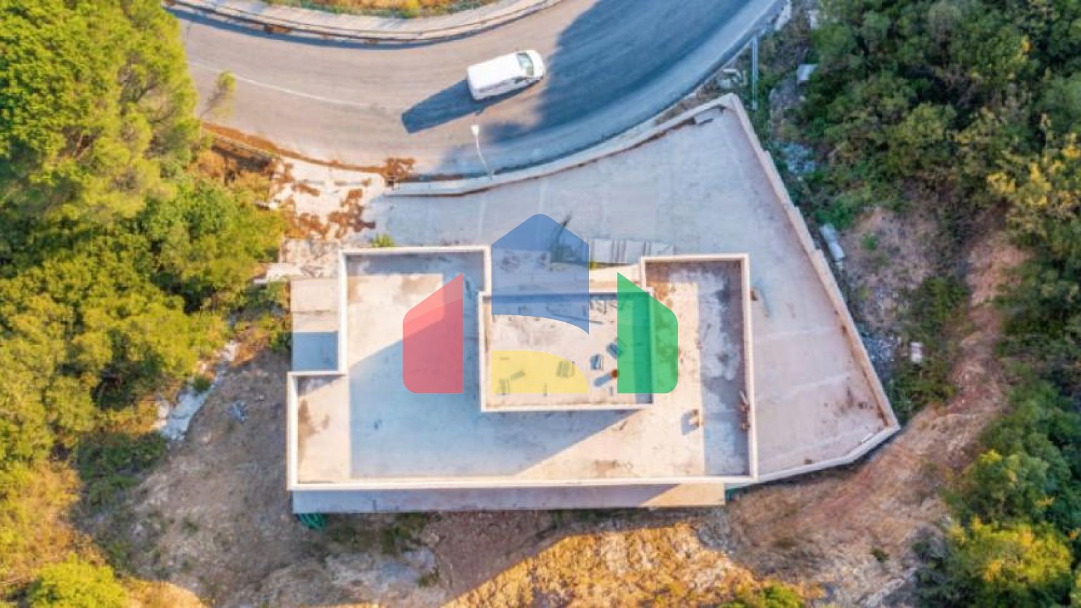 Недостроенная вилла в Херцег-Нови в 450 метрах от моря