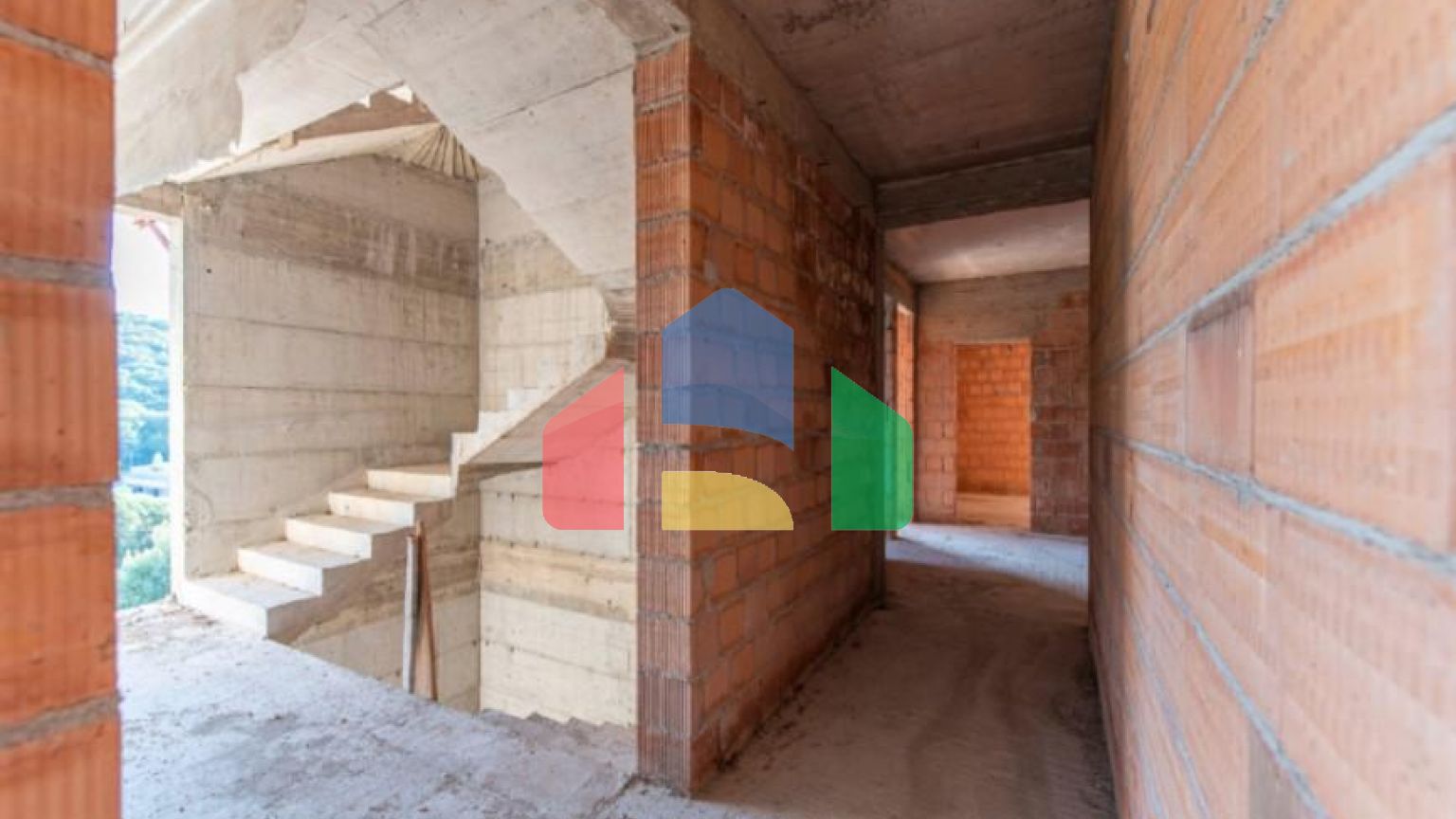 Недостроенная вилла в Херцег-Нови в 450 метрах от моря