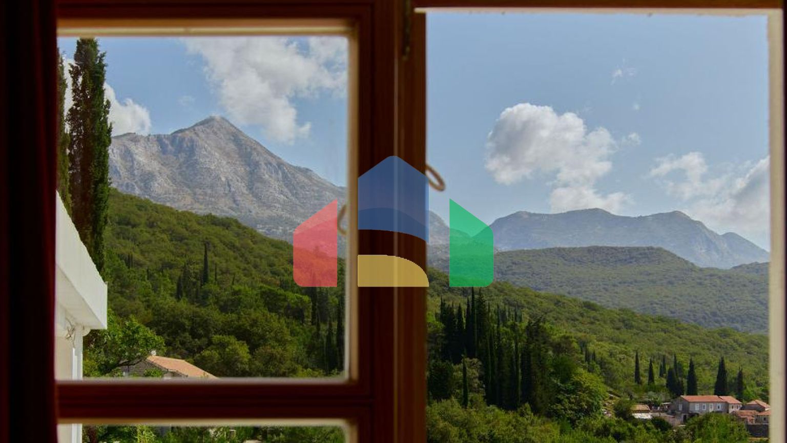 Дом с видом на море и лес, 4 спальни и отдельный апартамент в Суторине, Герцег-Нови