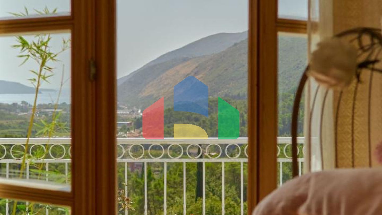 Дом с видом на море и лес, 4 спальни и отдельный апартамент в Суторине, Герцег-Нови