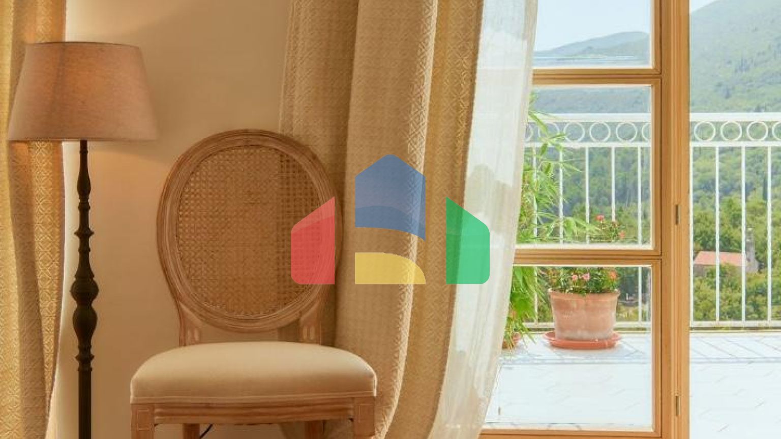 Дом с видом на море и лес, 4 спальни и отдельный апартамент в Суторине, Герцег-Нови