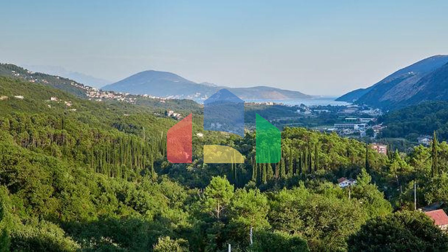 Дом с видом на море и лес, 4 спальни и отдельный апартамент в Суторине, Герцег-Нови