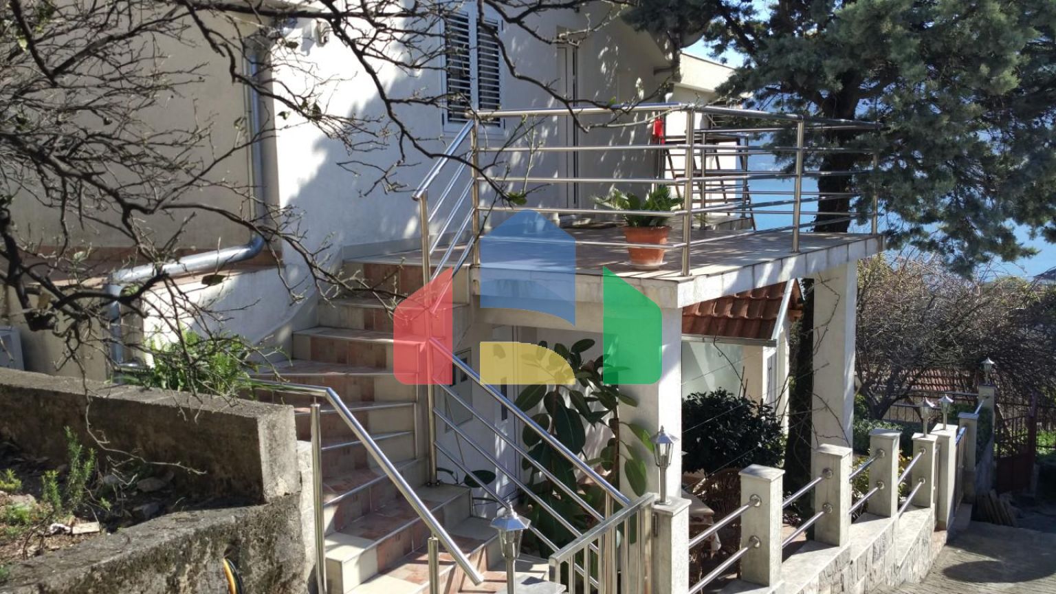 Двухэтажный дом в Херцег-Нови