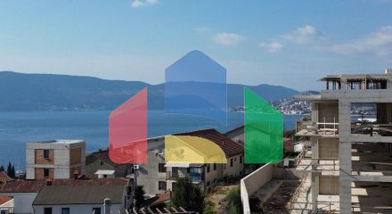 Апартамент 3+1 с балконом с вид на Бока-Которскую бухту