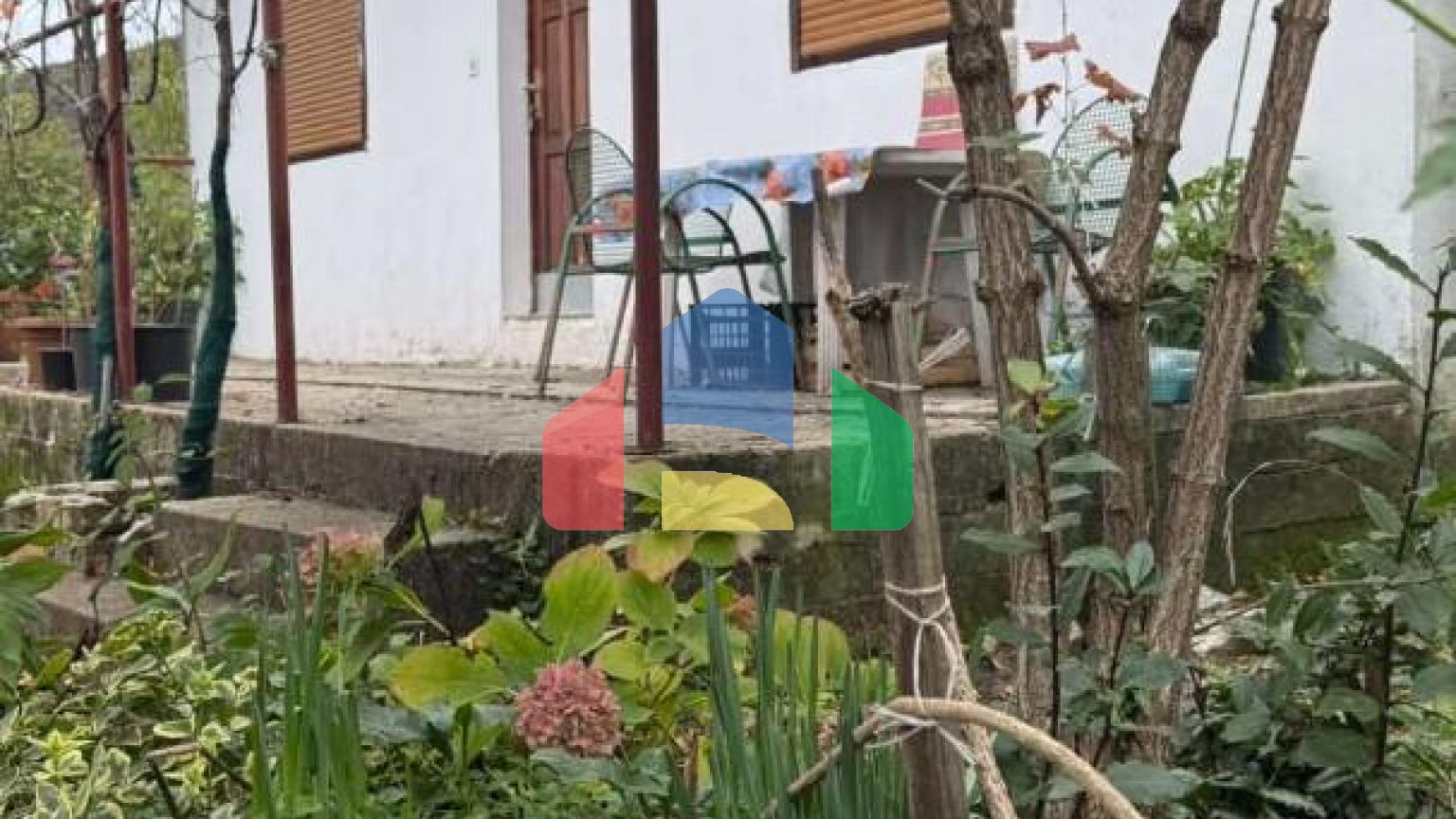 Имение с рушевиной и гостевым домиком в Херцег-Нови