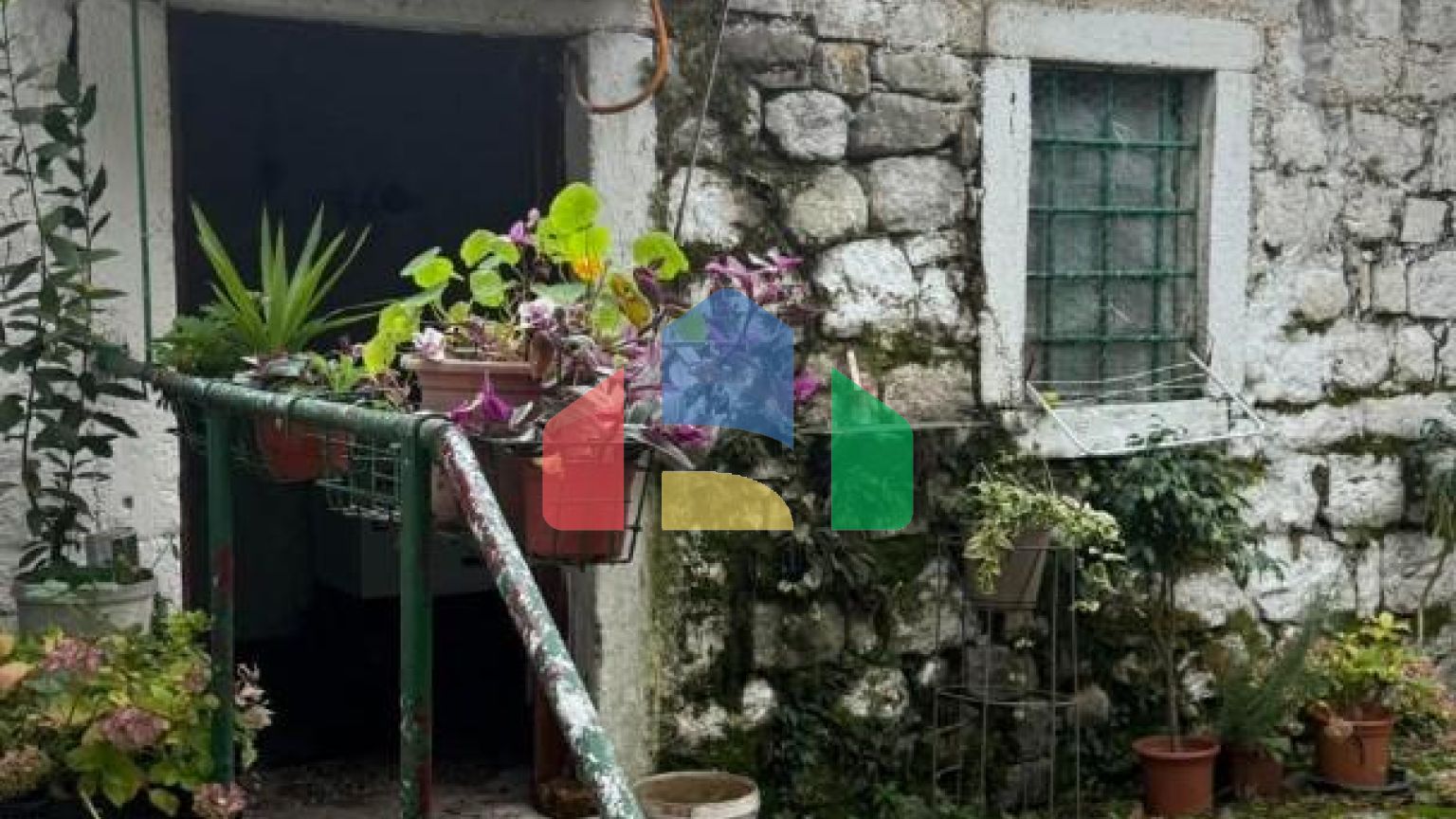 Имение с рушевиной и гостевым домиком в Херцег-Нови