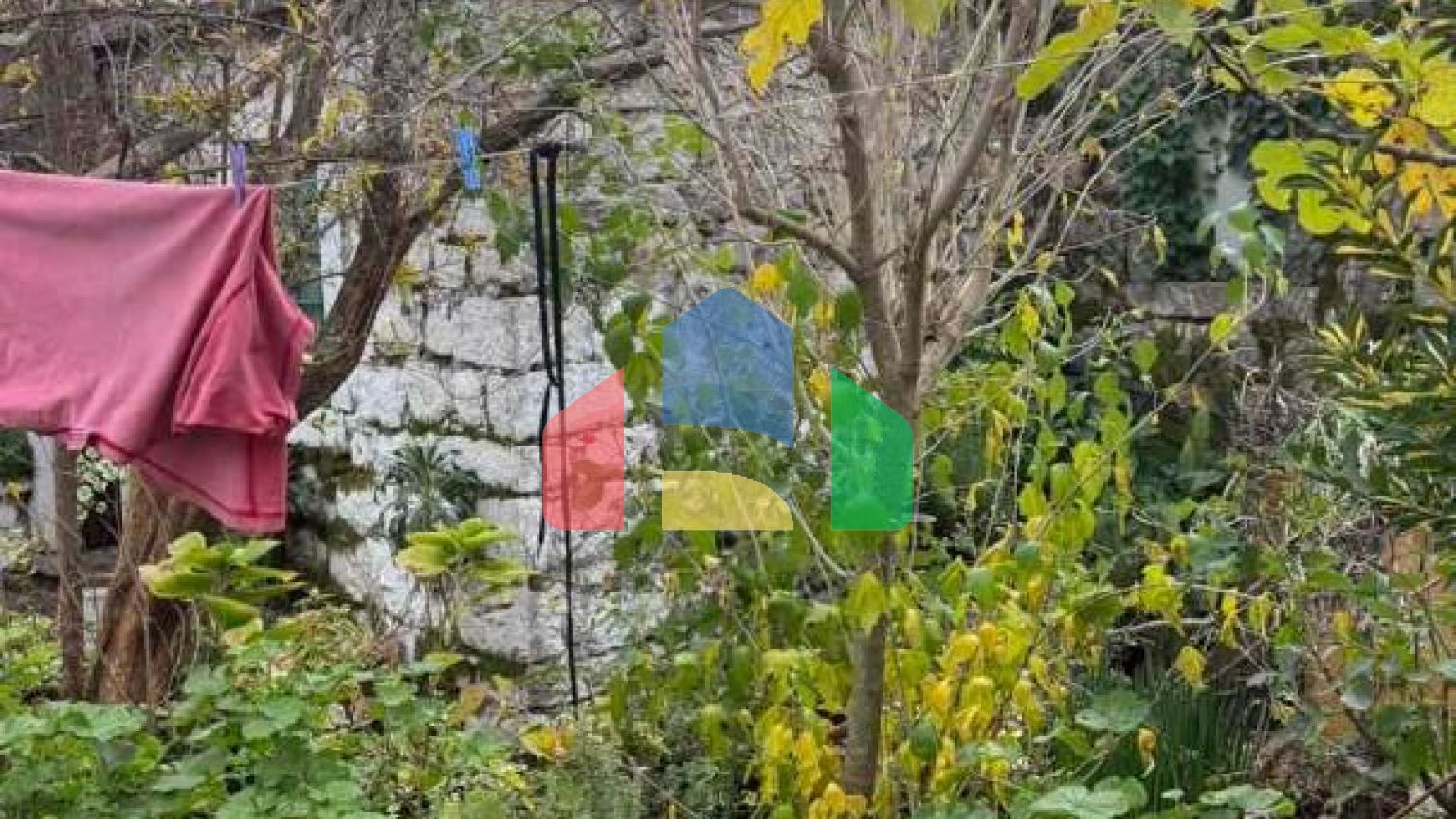 Имение с рушевиной и гостевым домиком в Херцег-Нови