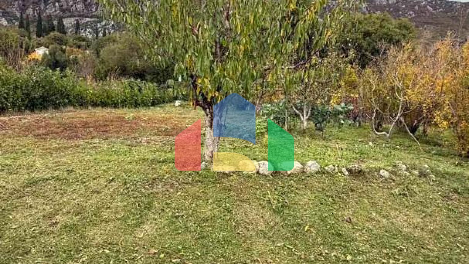 Имение с рушевиной и гостевым домиком в Херцег-Нови