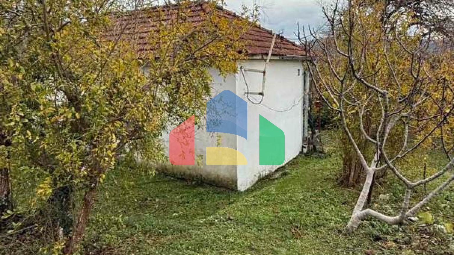 Имение с рушевиной и гостевым домиком в Херцег-Нови