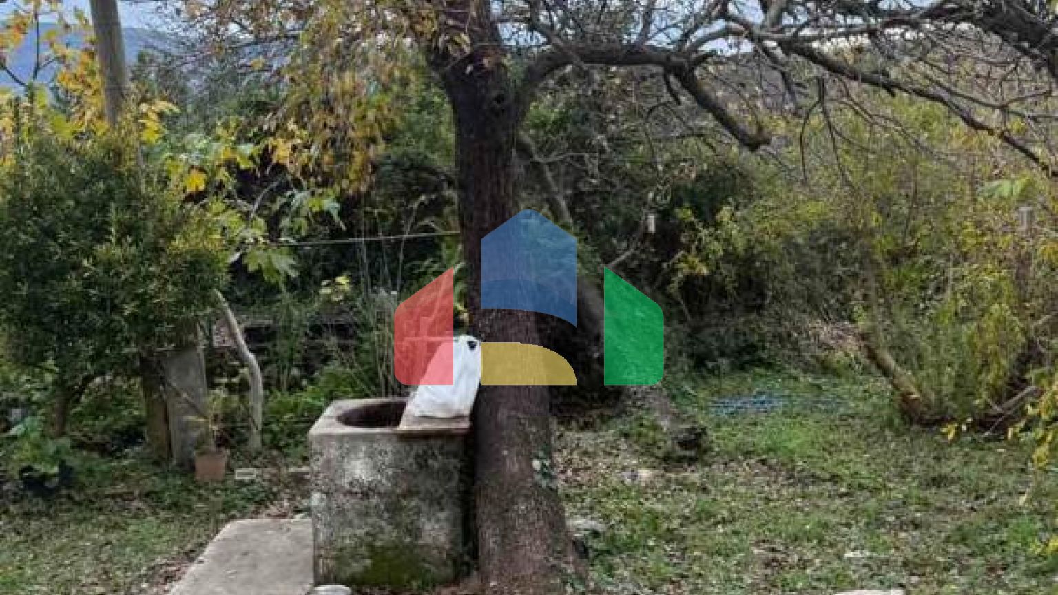 Имение с рушевиной и гостевым домиком в Херцег-Нови