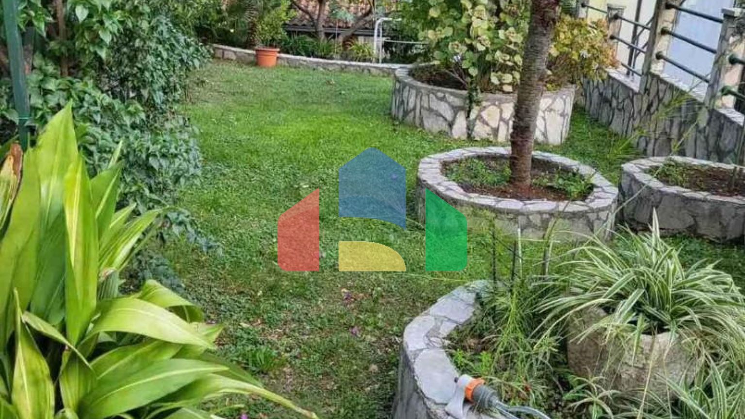 Продаётся каменный дом в Херцег-Нови, Каменари, с видом на море.