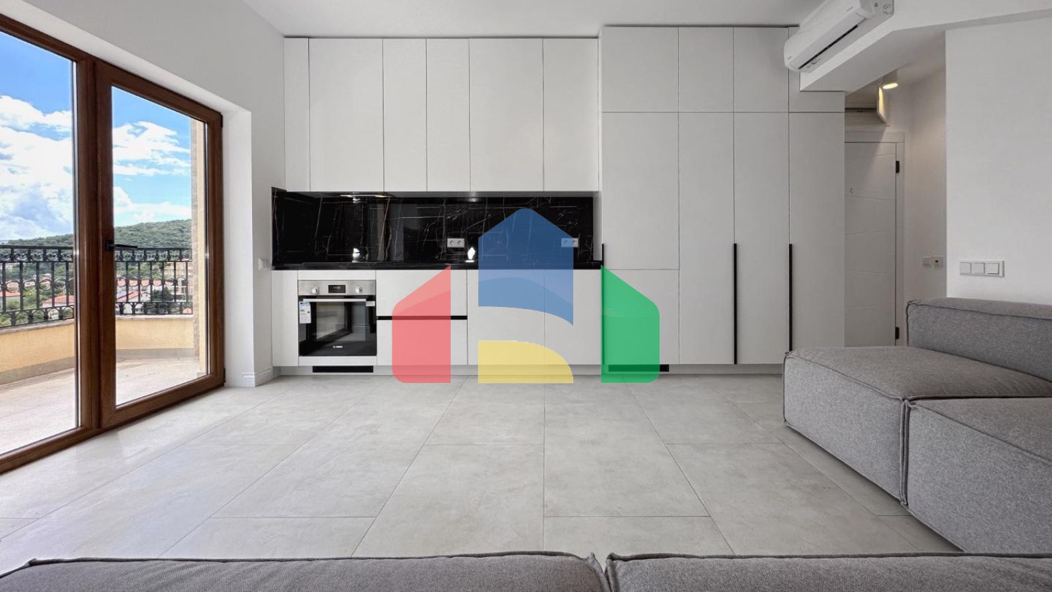 4 квартиры в комплексе для семейного отдыха в Каменари