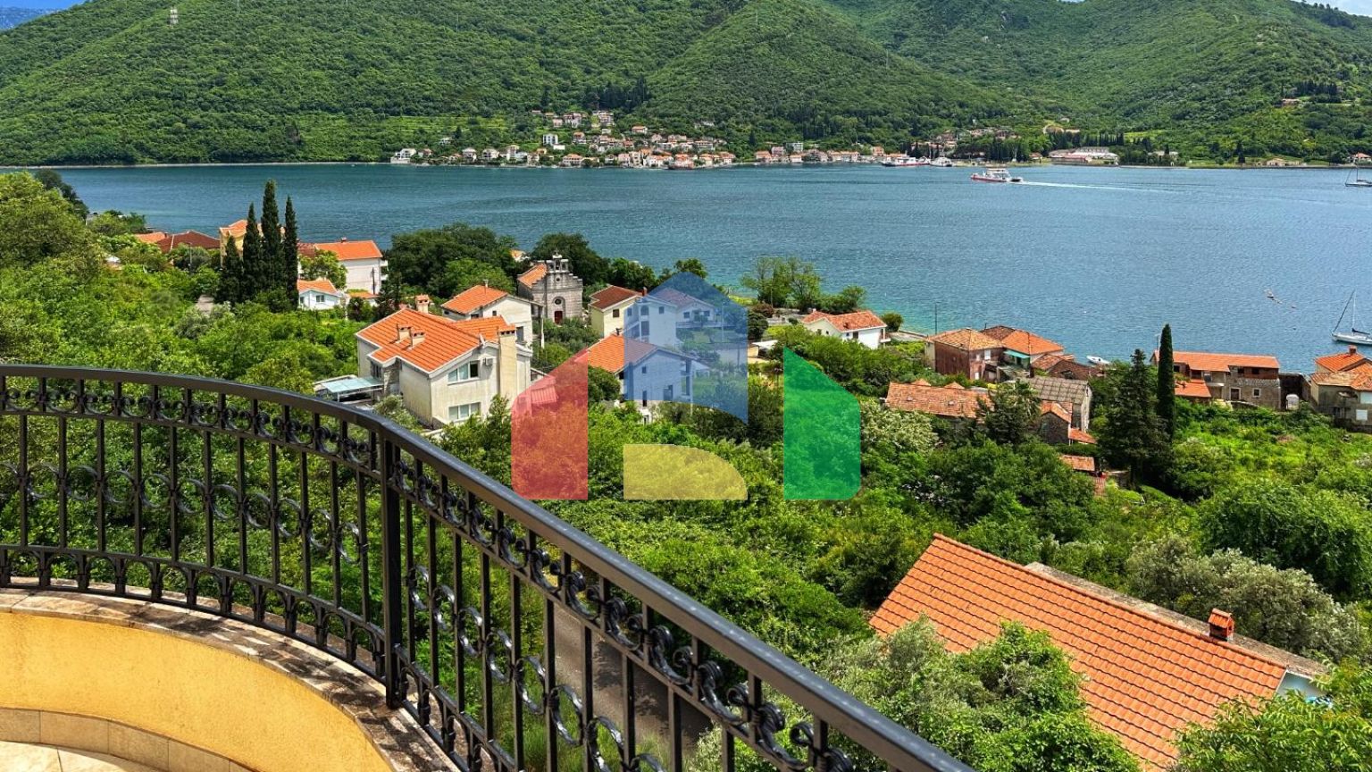 4 квартиры в комплексе для семейного отдыха в Каменари