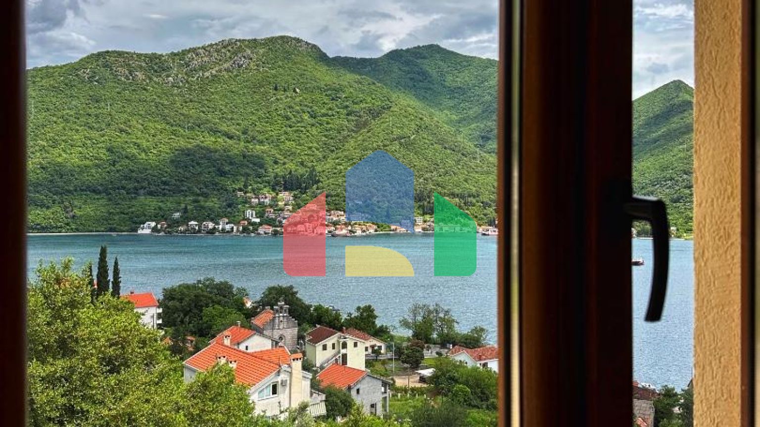 4 квартиры в комплексе для семейного отдыха в Каменари