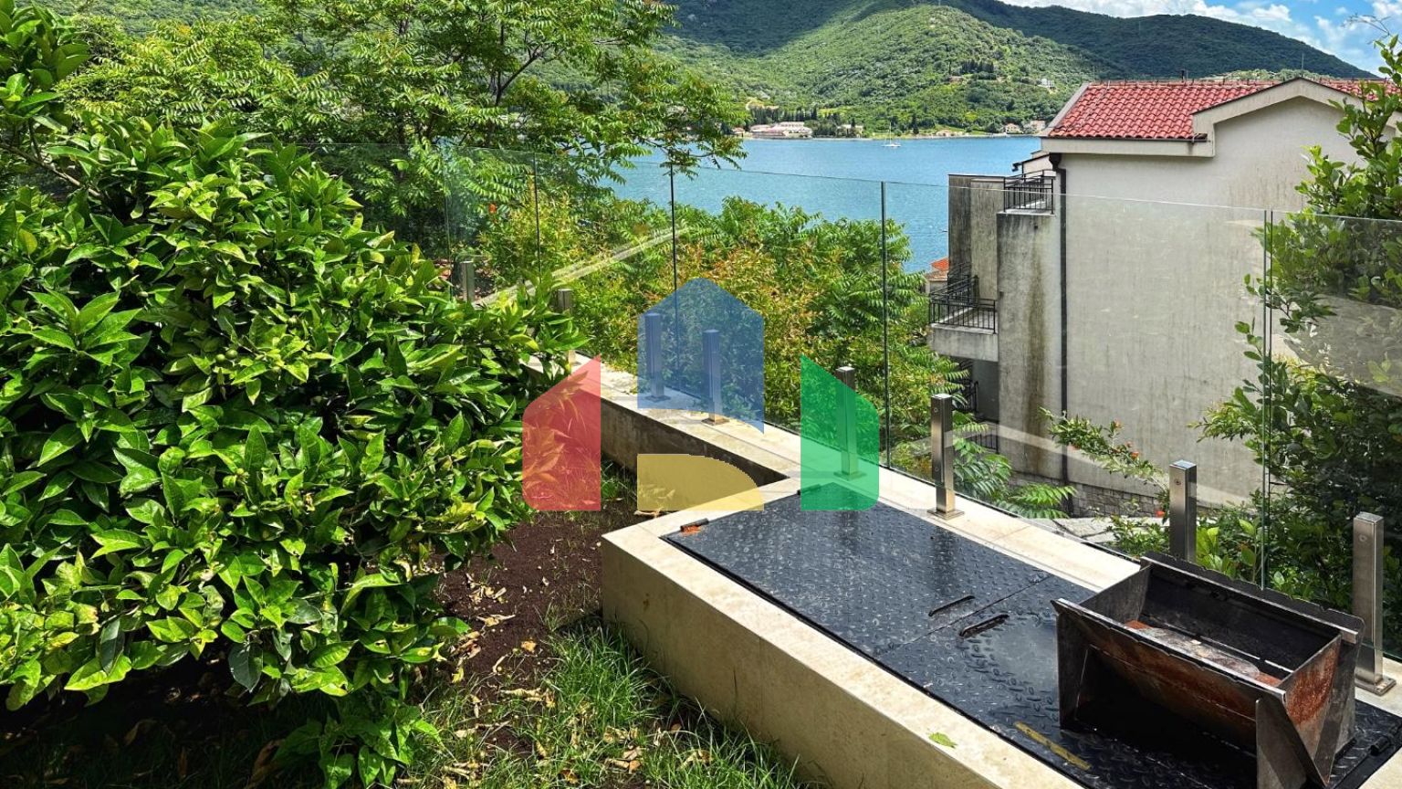 4 квартиры в комплексе для семейного отдыха в Каменари