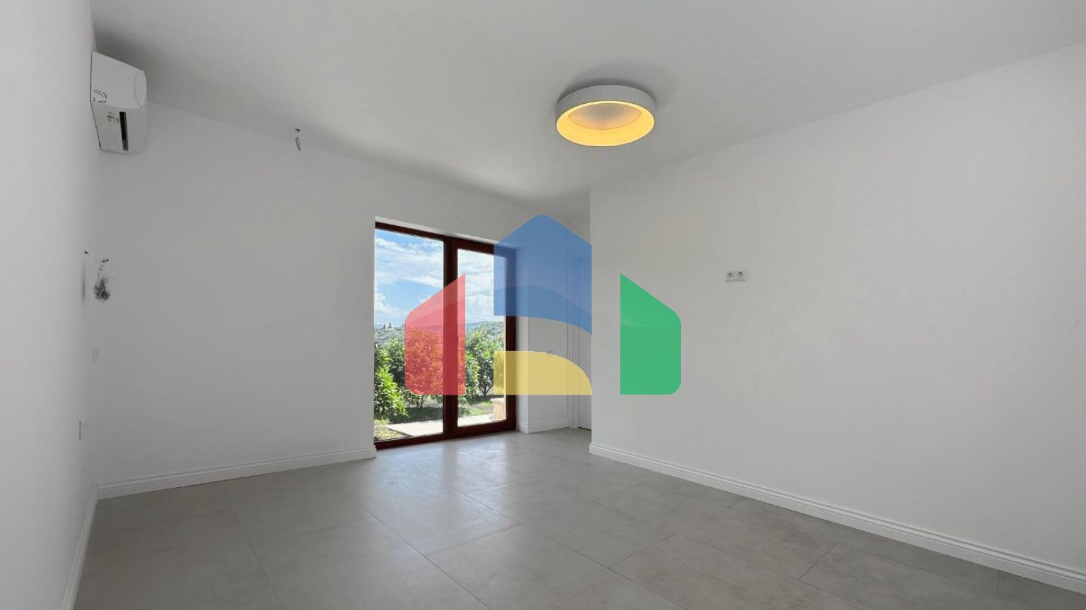 4 квартиры в комплексе для семейного отдыха в Каменари