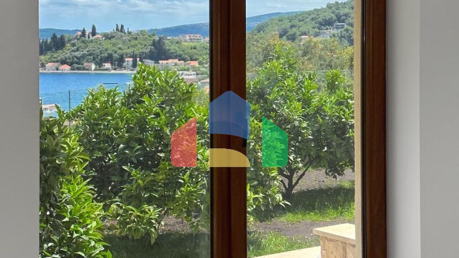 4 квартиры в комплексе для семейного отдыха в Каменари