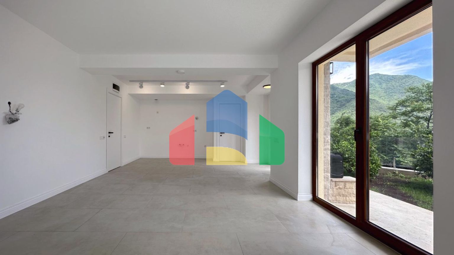 4 квартиры в комплексе для семейного отдыха в Каменари