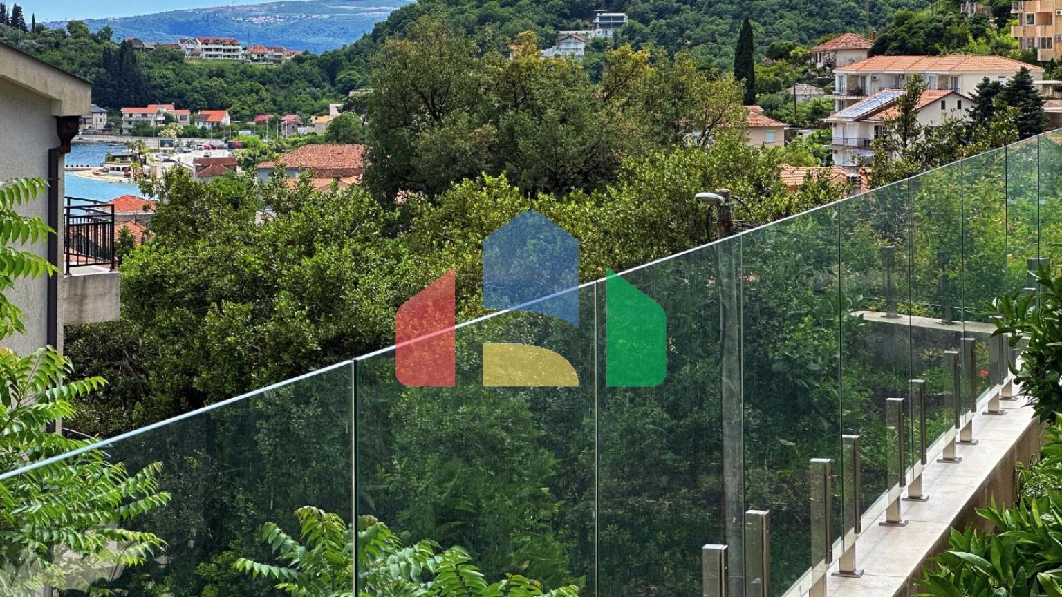 4 квартиры в комплексе для семейного отдыха в Каменари