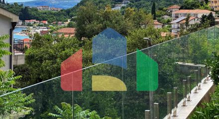 4 квартиры в комплексе для семейного отдыха в Каменари