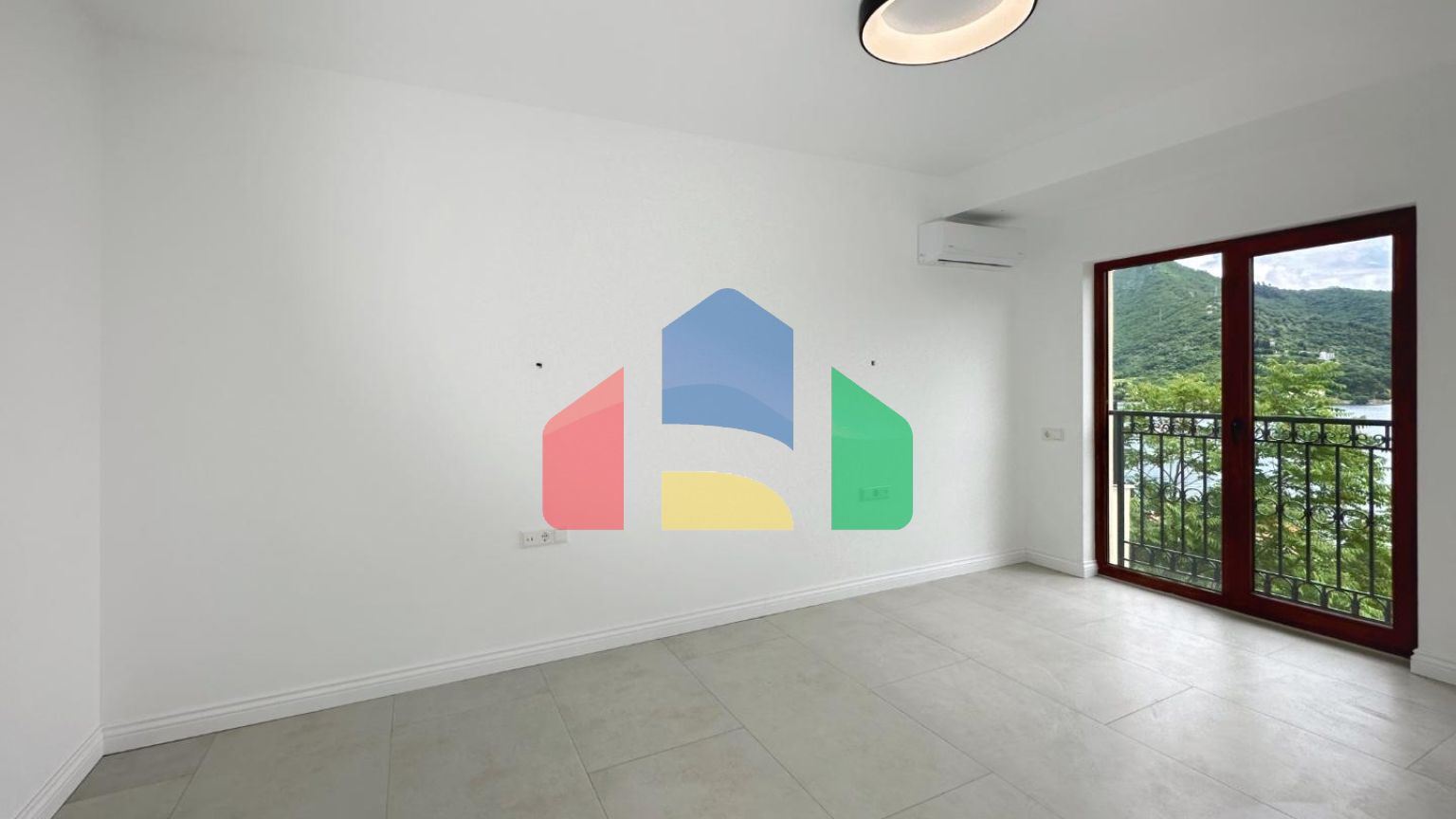 4 квартиры в комплексе для семейного отдыха в Каменари