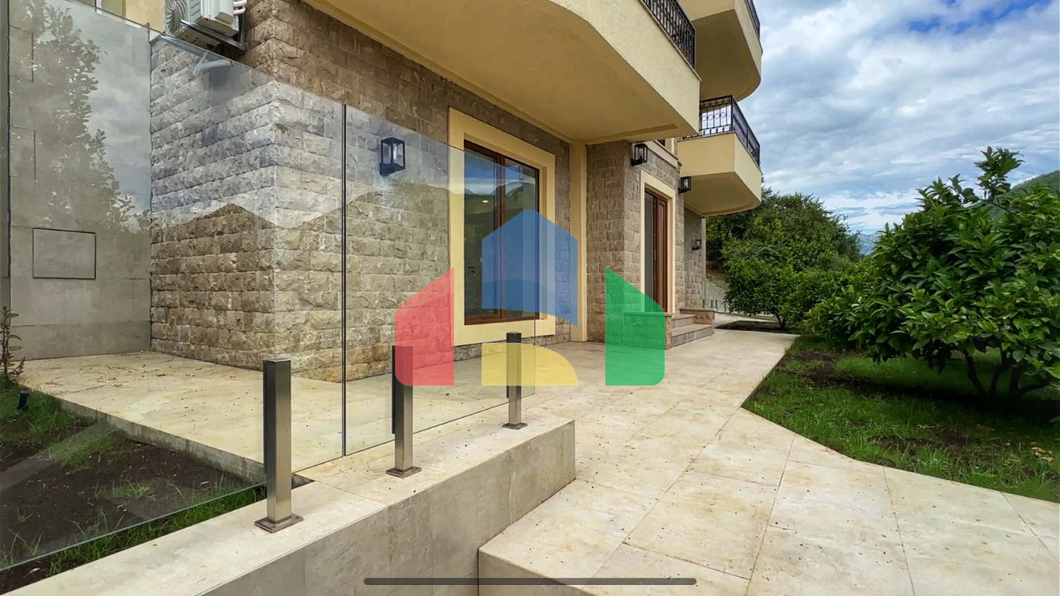 4 квартиры в комплексе для семейного отдыха в Каменари