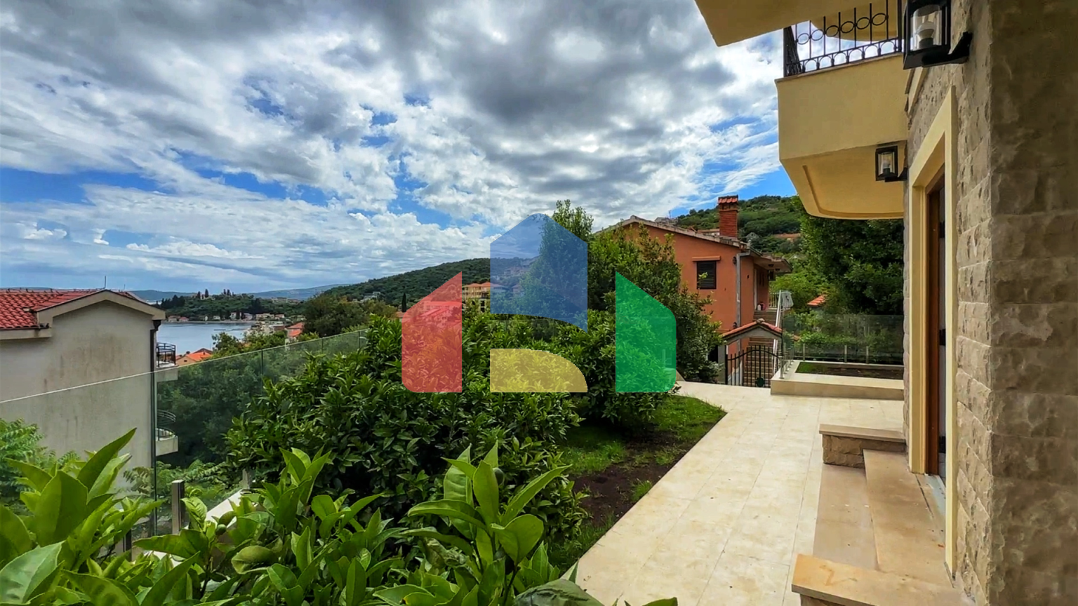 4 квартиры в комплексе для семейного отдыха в Каменари