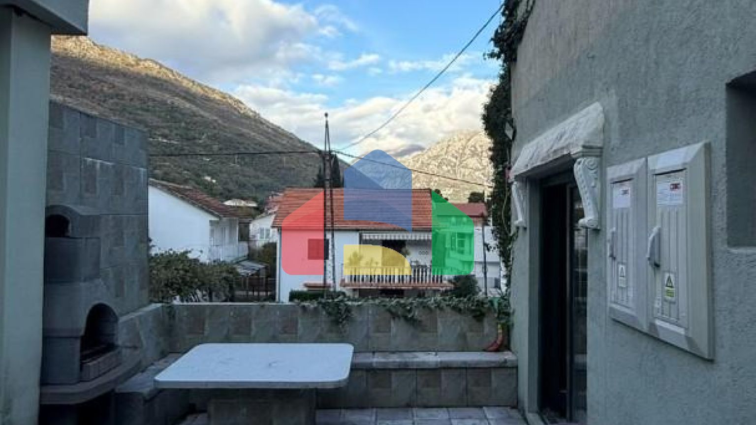 Продаётся каменный дом в Каменари, Которский залив.