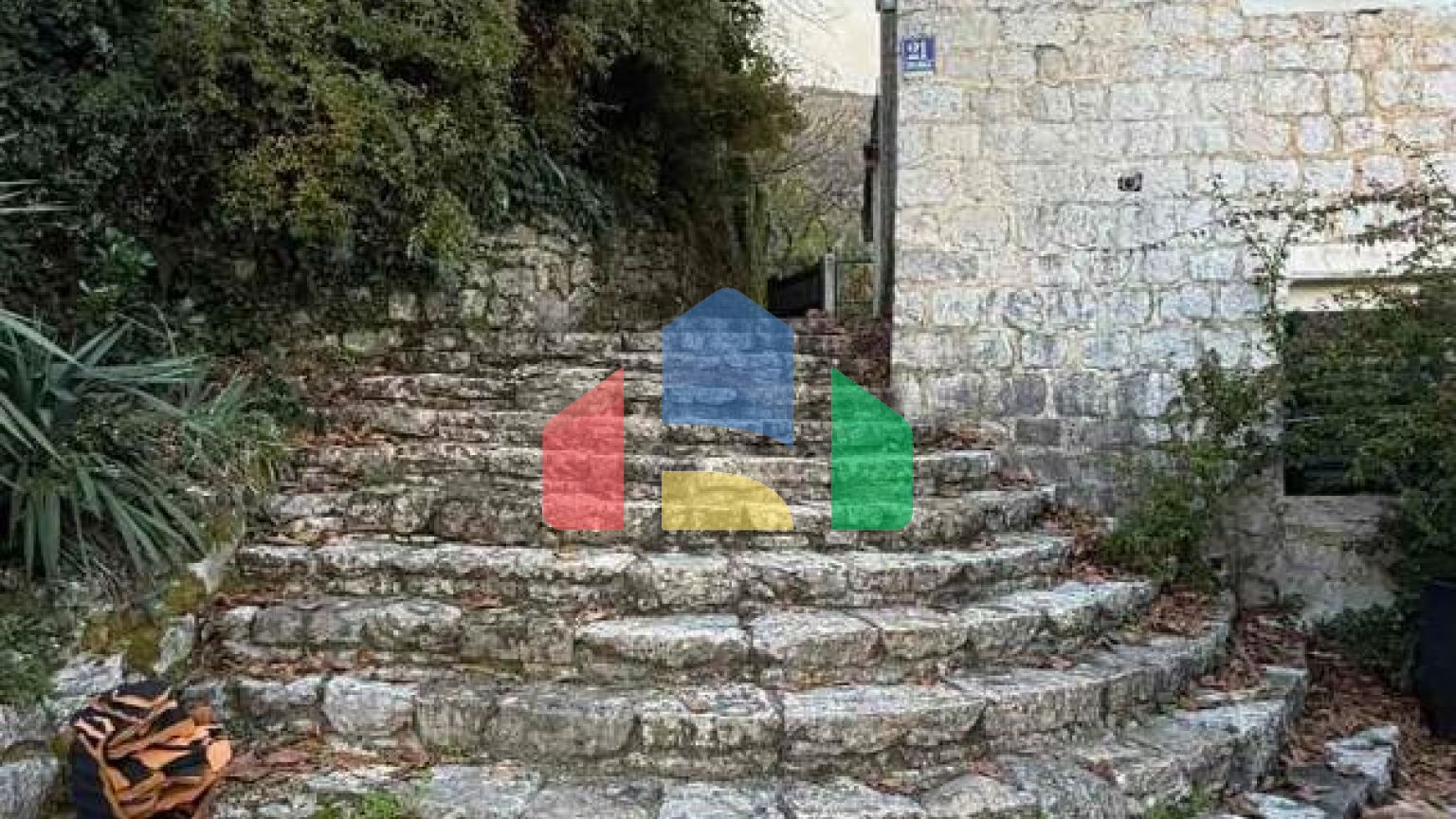 Продаётся каменный дом в Каменари, Которский залив.