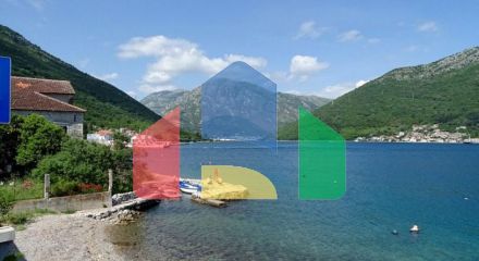 Дом на первой линии от моря в Герцег-Нови